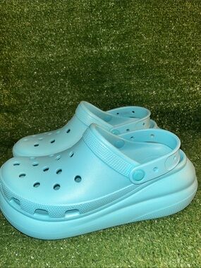 Crocs Classic Crush Clog NWOT in Neptune
